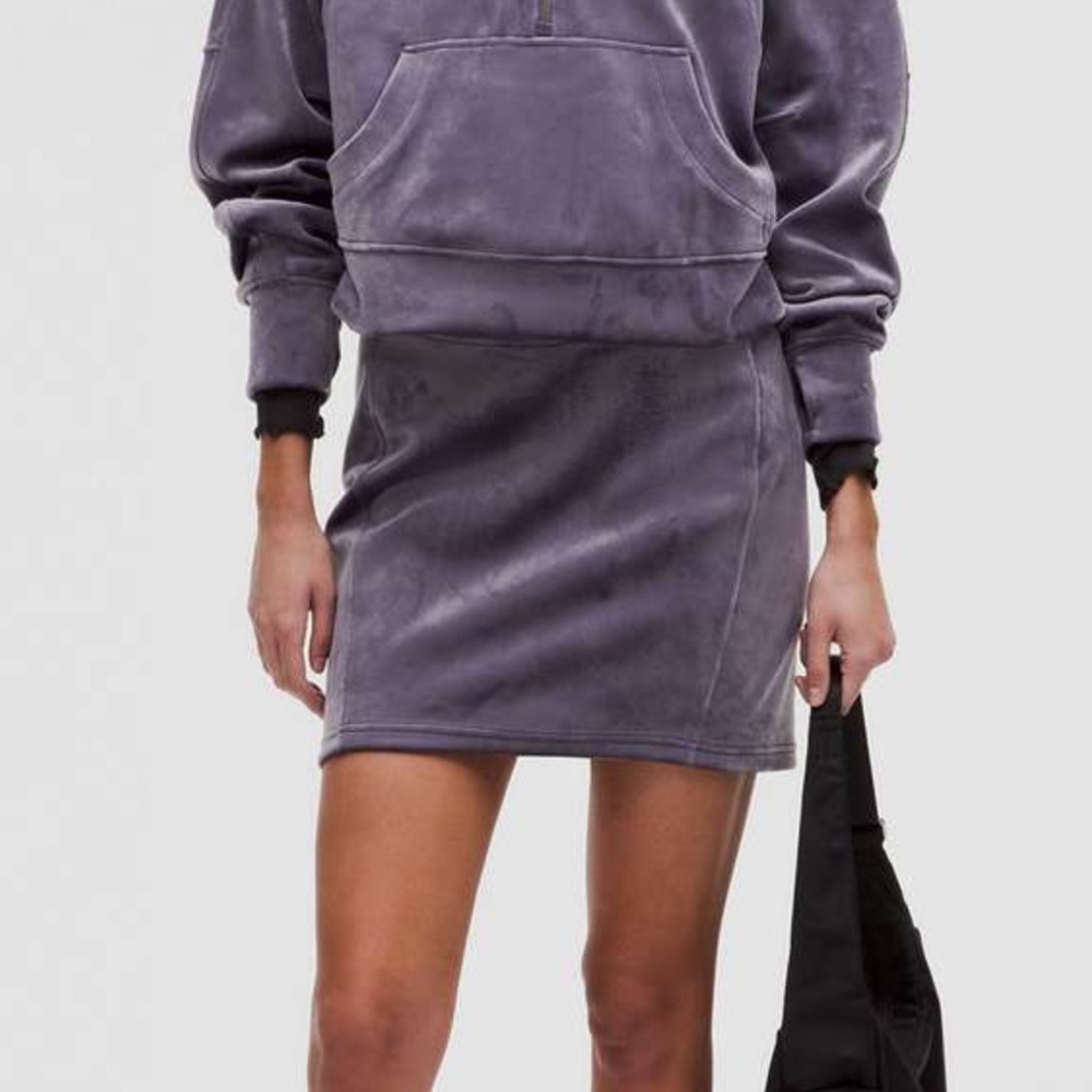 NWT Lululemon Scuba High-Rise Mini Skirt *Velvet
Nightfall - Picture 4 of 6